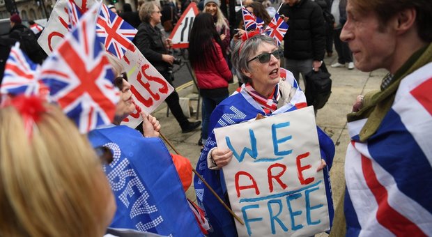 Brexit, la Gran Bretagna chiude le porte ai migranti «non qualificati»