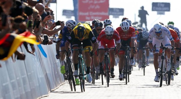 Dubai Tour, Groenewegen vince la prima tappa, Viviani terzo