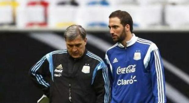 Higuain in panchina nell'amichevole Germania-Argentina: «Problemi fisici»