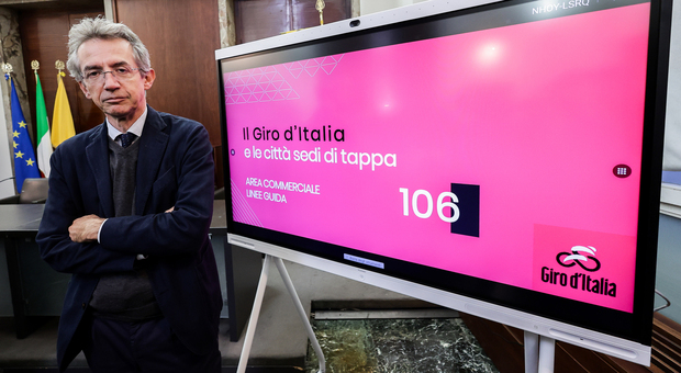 Il sindaco Gaetano Manfredi alla presentazione della tappa del Giro d'Italia