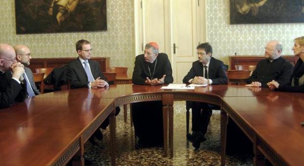 La firma dell'accordo con il patriarca Francesco Moraglia