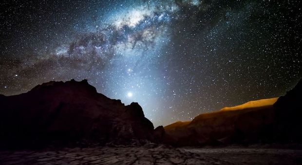 Pioggia di stelle nel deserto dell'Atacama in Cile