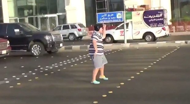 Arabia Saudita, balla la macarena al semaforo: fermato dalla polizia