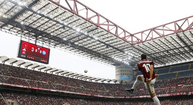 Milan-Napoli, ancora striscioni contro ADL: «Romano buffone»