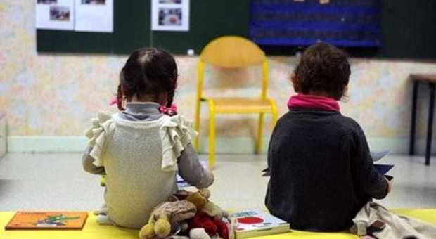 Maltrattamenti sui bimbi dell'asilo, arrestato insegnante 60enne