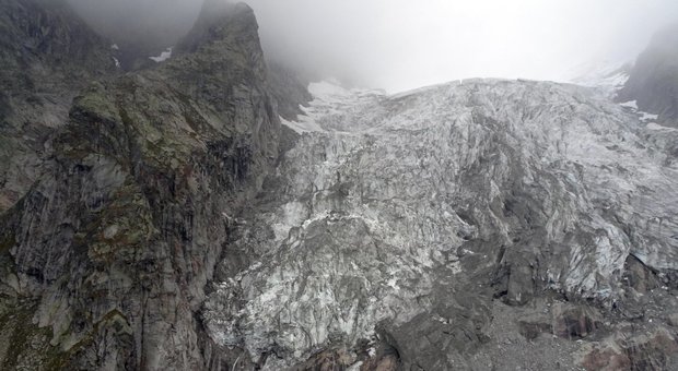 Monte Bianco, rischio crollo ghiacciaio: nuova ordinanza del sindaco di Courmayeur