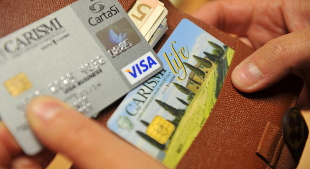 Bancomat e carte di credito, giù le commissioni per più micropagamenti