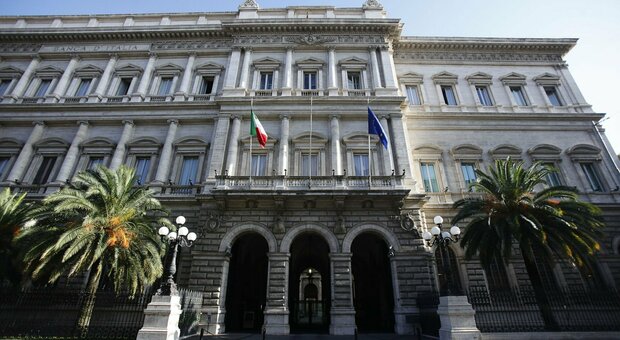Banche, in Italia dimezzate in 30 anni: gli sportelli scesi a 20mila