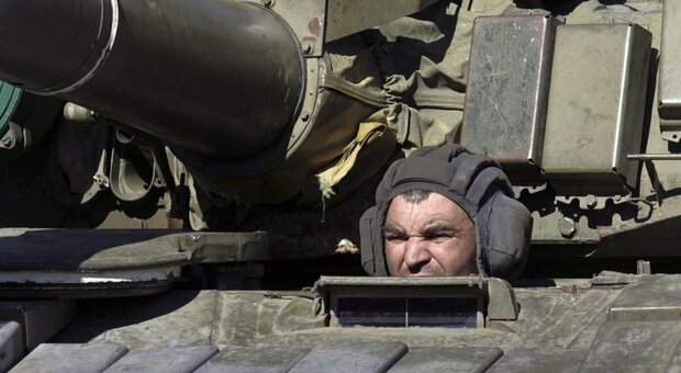 Carro armato ucraino "Mulat" catturato dai separatisti: pesa 40 tonnellate e ha un cannone da 125 millimetri
