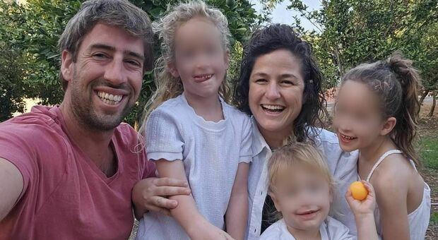 Israele, famiglia sterminata dai terroristi di Hamas: uccisi papà, mamma e le tre figlie piccole