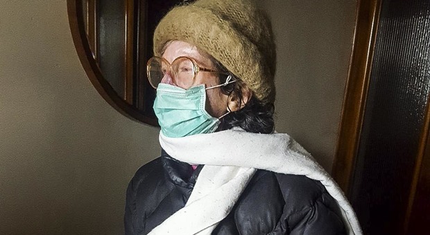 L'anziana svenuta per fame: «Vivo al freddo e senza acqua calda»