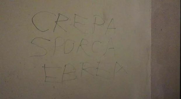Torino, scritta antisemita sul pianerottolo di una settantenne: indaga la Digos
