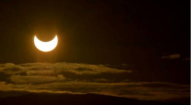 Spettacolo in cielo con l'eclissi solare: ecco quando sarà visibile nelle Marche