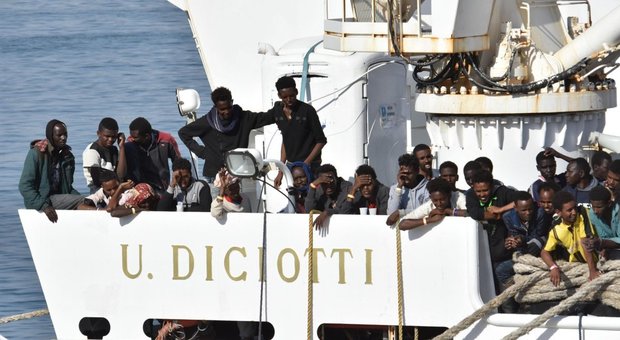 Migranti, Malta all'Italia: tenetevi quelli a bordo della nave Diciotti