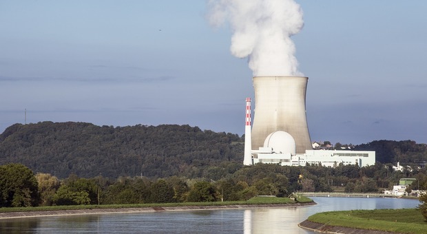 Caldo record, la Francia rischia di rimanere senza energia prodotta dalle centrali nucleari