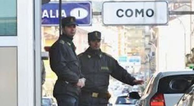 Imprenditore svizzero bloccato mentre porta in Italia 164 mila euro: rischia la confisca della metà