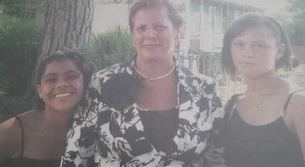 Mamma Consiglia con Marcella (a sinistra) e Chiara (a destra)