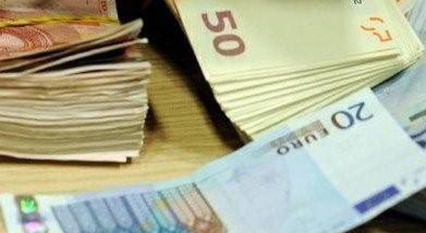 La fabbrica delle banconote false: 35mila euro in pezzi da 20 stampati in casa