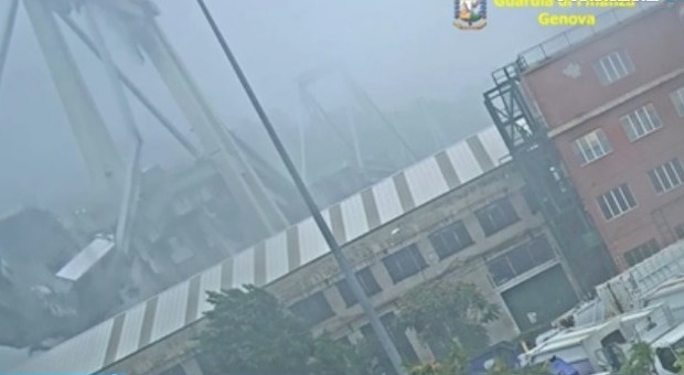 Ponte Morandi, il video mai visto del crollo: «È la prova regina»