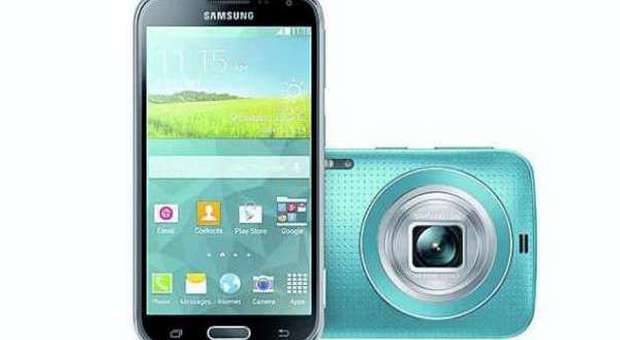 Samsung presenta il nuovo Galaxy K Zoom: ​"Al suo interno ha una fotocamera compatta"