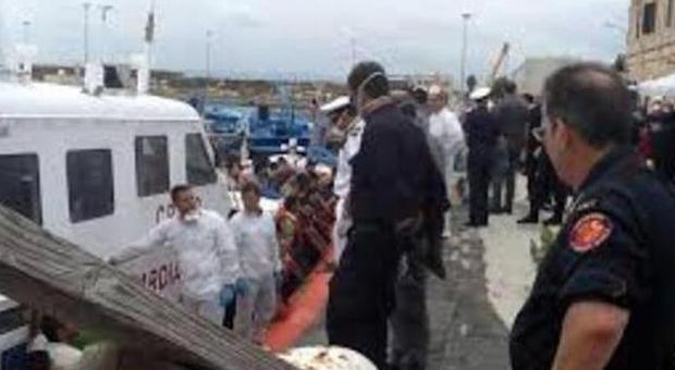 Migranti, nuovo sbarco a Palermo: arrivati 785 profughi soccorsi al largo della Libia