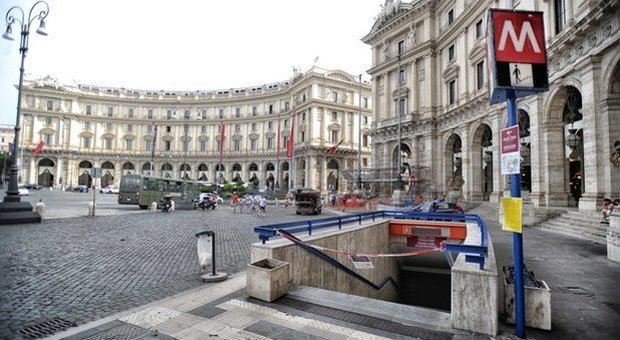 Metro Repubblica, negozi in ginocchio e turisti in fuga: «In otto mesi di chiusura danni per milioni»