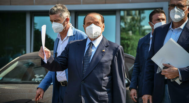 Berlusconi dimesso, le sue prime parole: «La prova più pericolosa della mia vita». Ora la quarantena ad Arcore