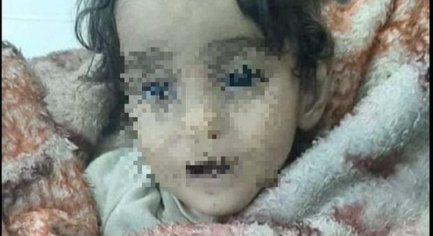 Siria, bimba di un anno e mezzo muore assiderata fra le braccia del papà