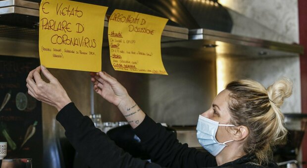 Roma, in un bar spunta un cartello: «Vietato parlare di coronavirus»