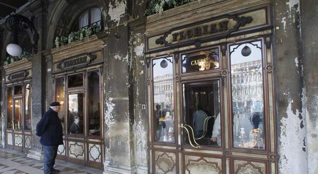 Caffè Florian, lo storico bar di Venezia compie 300 anni: ma è chiuso per crisi