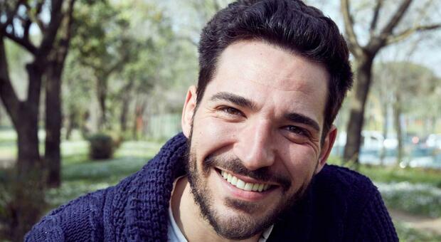 Il giovane attore reatino Giulio Schifi debutta nella soap “Un posto al sole”. Dalla prima recita a Contigliano alle serie tv
