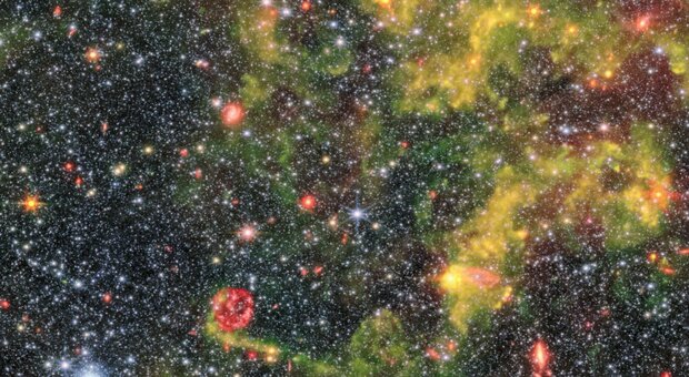 Euclid, le prime immagini dello spazio del 'super-telescopio' europeo: «Stelle a perdita d'occhio, foto ipnotiche»
