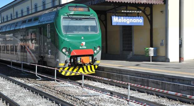 Muore a 23 anni sotto un treno regionale: traffico bloccato fra Saronno e Lodi