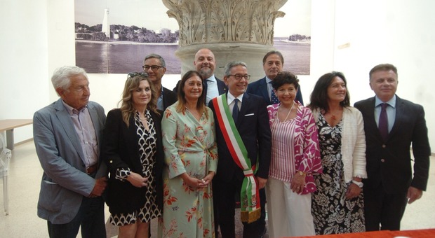 Il sindaco Giuseppe Marchionna con i suoi assessori