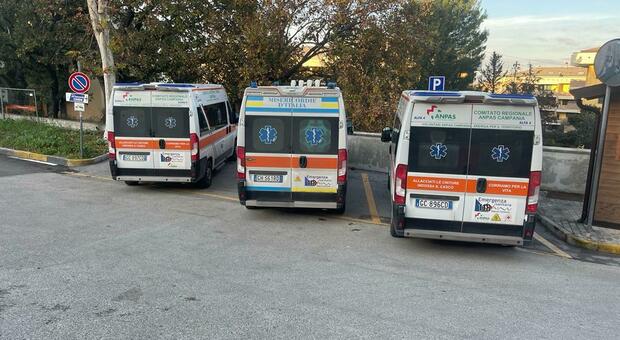 Tre ambulanze in sosta