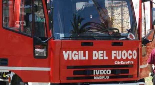 Montecchio, incendio in un'abitazione Vigili del fuoco mettono in salvo disabile