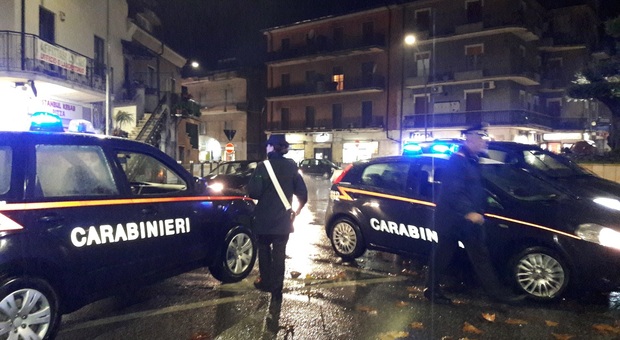 Auto assicurata solo per un giorno, i carabinieri la fermano: nell'abitacolo quattro chili e mezzo di eroina