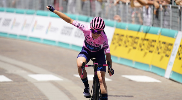 Giro Donne 2022, Rovereto-Aldeno: vince la Van Vleuten dopo la caduta. Sul podio Cavalli e Longo Borghini