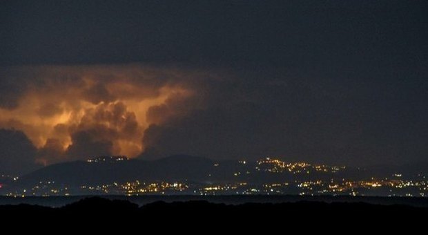 Tempesta di fulmini, lo spettacolare fenomeno sull'Adriatico