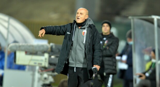 Il nuovo tecnico Delio Rossi durante Ascoli-Pescara finita 0-2