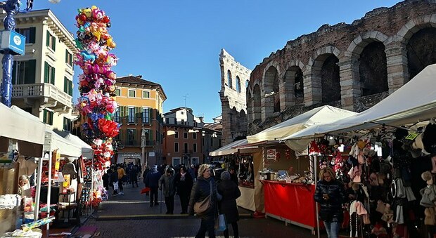 Ponte dell'Immacolata, assalto a Verona per i mercatini di Natale