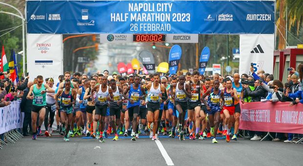 La partenza dell'edizione 2023 della Napoli City Half Marathon