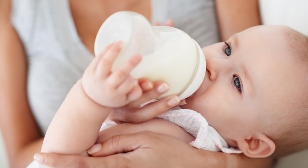 Manovra, un bonus per l'acquisto di latte artificiale: tutte le novità