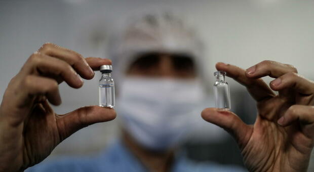 Vaccino anti Covid, il presidente Irbm: «Possibili prime 30 milioni di dosi entro la fine del 2020»
