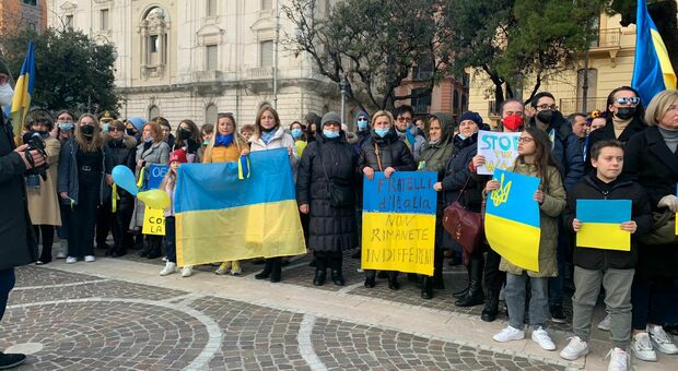 Salerno solidale con l'Ucraina: «Sì al corridoio umanitario»