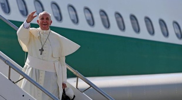 Papa Francesco parte da Fiumicino per la Corea