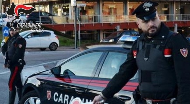 Monteleone, gli rubano l'auto sotto casa: i carabinieri la trovano subito e cercano il ladro nei video