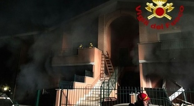 Villa esplode: un morto e 4 feriti. I vicini: «Sembrava una bomba»