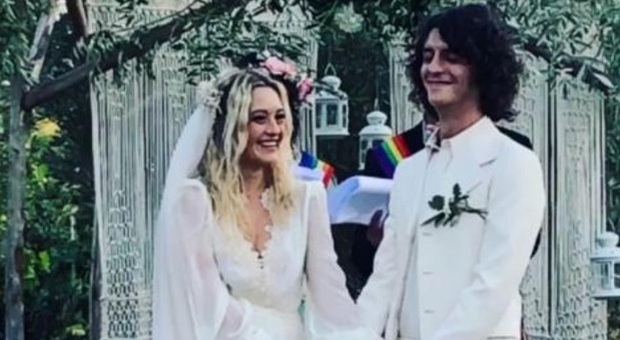 Carolina Crescentini e Motta si sono sposati: il matrimonio "segreto" in Toscana