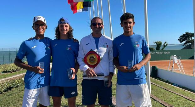 Italia Under 14 vince Europeo di tennis: festa per due atleti che giocano a Torre del Greco